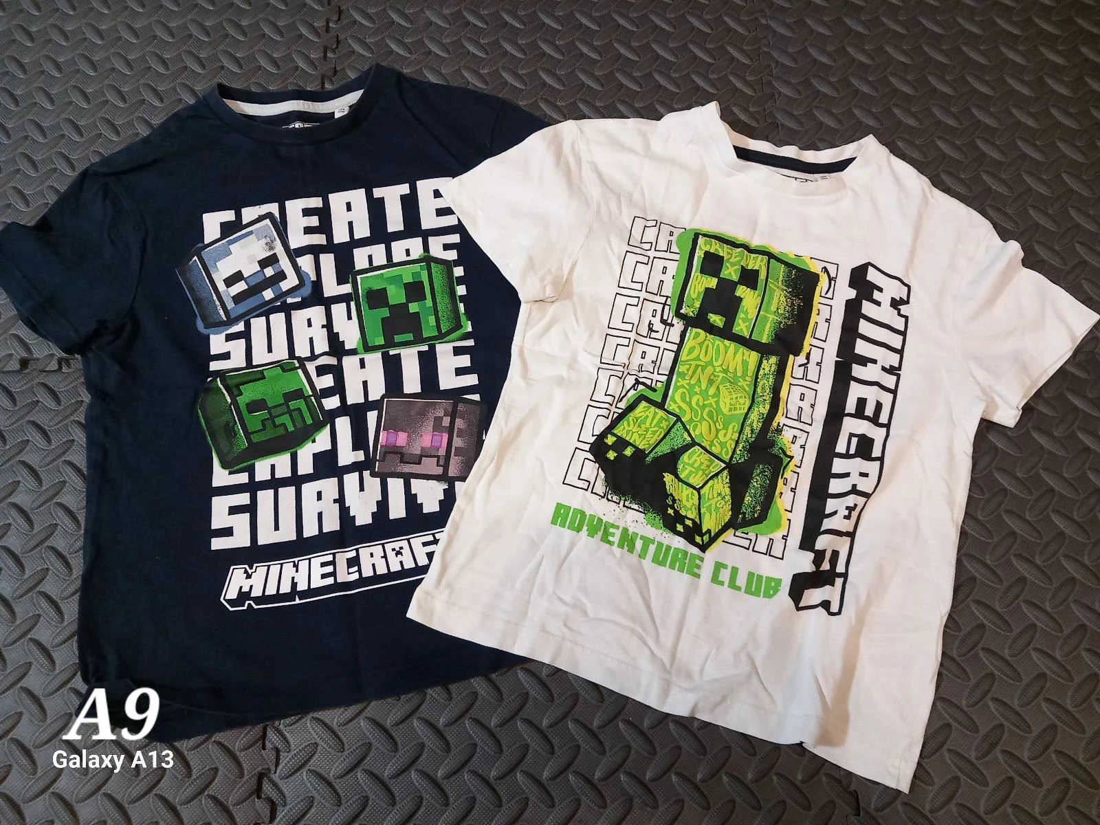Lot de 2 T-shirts MINECRAFT – Taille 9 ans (134 cm) – Parfait état !